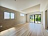 リビング/ダイニング：完成済の新築一戸建て、是非一度ご見学ください！