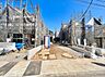 外観：建築中の住宅が並ぶ前面道路