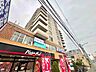 外観：複数階にわたるマンションの外観写真