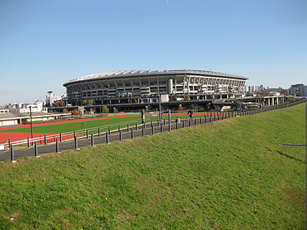 新横浜公園 距離約2600m