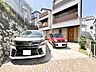 駐車場：敷地内に駐車スペースがある住宅の外観です