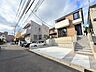 外観：住宅街の一戸建て外観と駐車スペース
