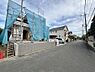 外観：建築中の住宅が並ぶ前面道路