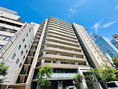 外観:高層マンションの外観、周囲に他の建物が立ち並ぶ環境 外観:高層マンションの外観、周囲に他の建物が立ち並ぶ環境