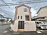 外観：住宅街に立つ2階建ての戸建住宅の外観です