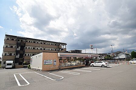 セブンイレブン 伊勢原石田店 距離約700m