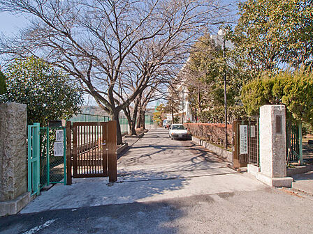 町田市立南中学校まで約1610m