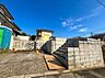 外観：ブロック塀と門扉のある住宅外観