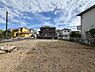 外観：建築前の更地と周辺の住宅