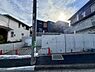 外観：道路沿いの建築中と思われる建物外観