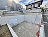駐車場：コンクリート敷きの駐車スペース