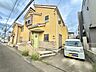 外観：戸建て住宅の外観と前面道路