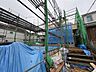 その他：建築中の建物と足場の様子