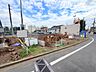 周辺：前面道路と周辺の住宅・空き地