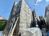外観：建築中の建物を外側から撮影した画像
