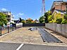 外観：歩道もあり、道路面から離れている為安心してお過ごし頂く事が可能です。駐車もスムーズに行う事ができます。