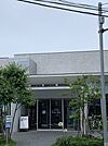 久松湯まで984m、営業時間11:00~23:00　定休日火曜日　綺麗な外観に露天風呂があり、また湯銭が広いのが特徴