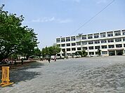 八王子市立長沼小学校まで900m