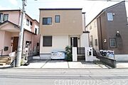 現地は道路と平坦な整形地です。駐車場も停めやすい形状です。