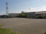 綾瀬市立寺尾小学校まで434m