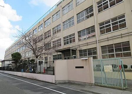 東大阪市立西堤小学校まで1077m