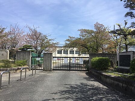 橿原市立晩成小学校まで920m