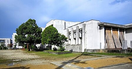 橿原市立鴨公小学校まで1000m