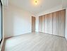 洋室：洋室・約6.1帖。家族構成に合わせて様々な用途でお使いいただけるお部屋です。