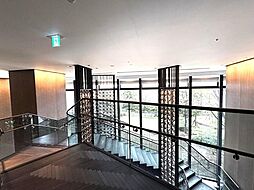 ホテルライクな共用部は、落ち着きある上品な雰囲気。