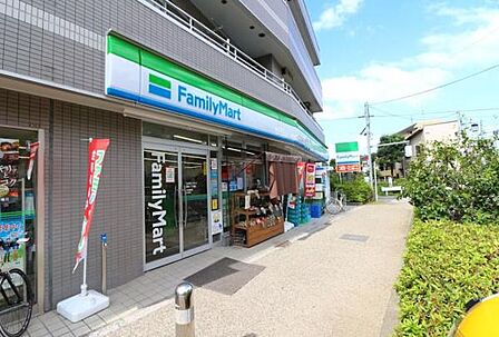 ファミリーマート弦巻一丁目店まで425m