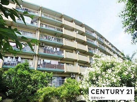 総戸数103戸のビッグコミュニティ!コンビニ徒歩2分、スーパー徒歩4分!周辺に買物施設が多数あり、目的に合わせて選べるのが便利♪