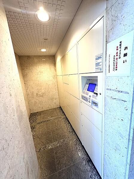 お出掛けの際に受取り便利な宅配ボックス有!