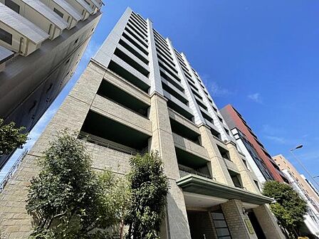 住まい探しは街探し。みんなが街探しのポイントにしているのは何? 第1位は過半数が支持した納得の 『交通の利便性』。続いて3割以上の人が『住環境』と『公園、緑地の充実』です。