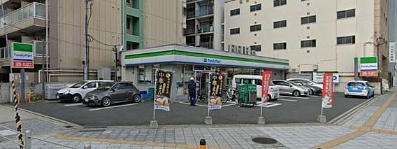 ファミリーマー...