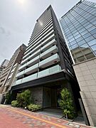 人々が行き交う都市の風景に、まなざしを集める気高き邸宅の構え！！物件目前からは圧倒的存在感！！