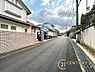 その他：■現地撮影写真■敷地と道路の高低差が少なく駐車もスムーズです！