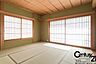 和室：■現地撮影写真■落ち着ける和室！客間としても使用できますね！