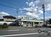 ファミリーマート上牧桜ヶ丘店まで548m