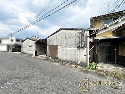 外観：■現地撮影写真■敷地は広々約180坪！駐車スペースありです！店舗として最適です！