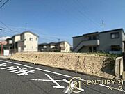 ■現地撮影写真■建築条件なし・前面道路との高低差が少ない土地です！