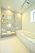 ■現地撮影写真■ゆったりしたサイズの浴室！足を伸ばしての入浴は疲れも癒してくれます！