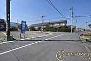 ■現地撮影写真■前面道路の幅員は約6ｍとお車の出し入れもラクラク！
