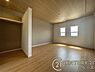 寝室：■現地撮影写真■開放感のある広々した主寝室！他に洋室が2部屋ございます！