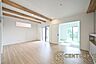 リビング/ダイニング：■現地撮影写真■ご家族でくつろいでいただける広々18帖のＬＤＫ！