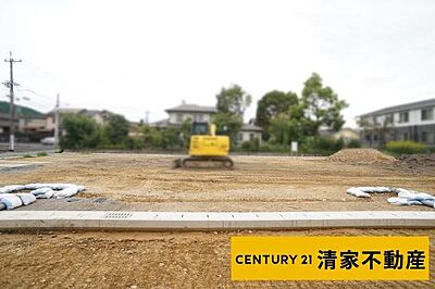外観:2号地:南向き道路で日当たり良好!(2026年09月撮影) 外観:2号地:南向き道路で日当たり良好!(2026年09月撮影)