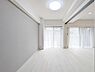 洋室：広さも十分で窓からの光が嬉しい洋室です。
