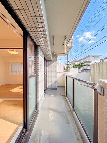 陽当り良好のバルコニー!風通しもよく気持ちいいです