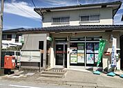 彦根原簡易郵便局まで714m、営業時間　10時～21時（日曜日は9時開店）　スギ薬局、コインランドリー、クリーニングが隣接しています