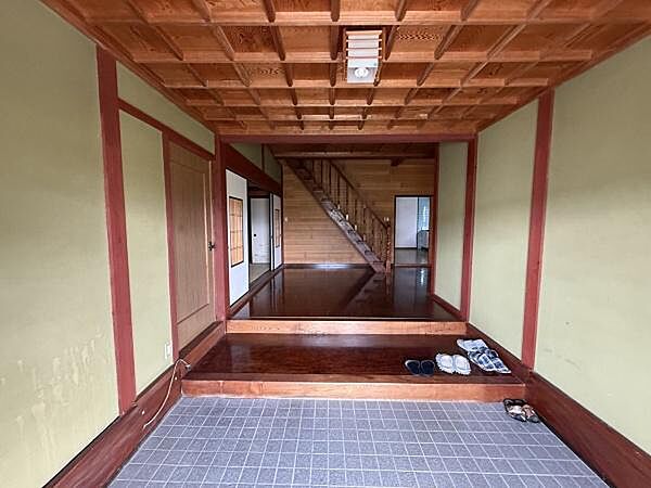 玄関を拡大表示