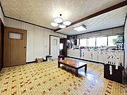 ダイニングキッチンは広々10帖